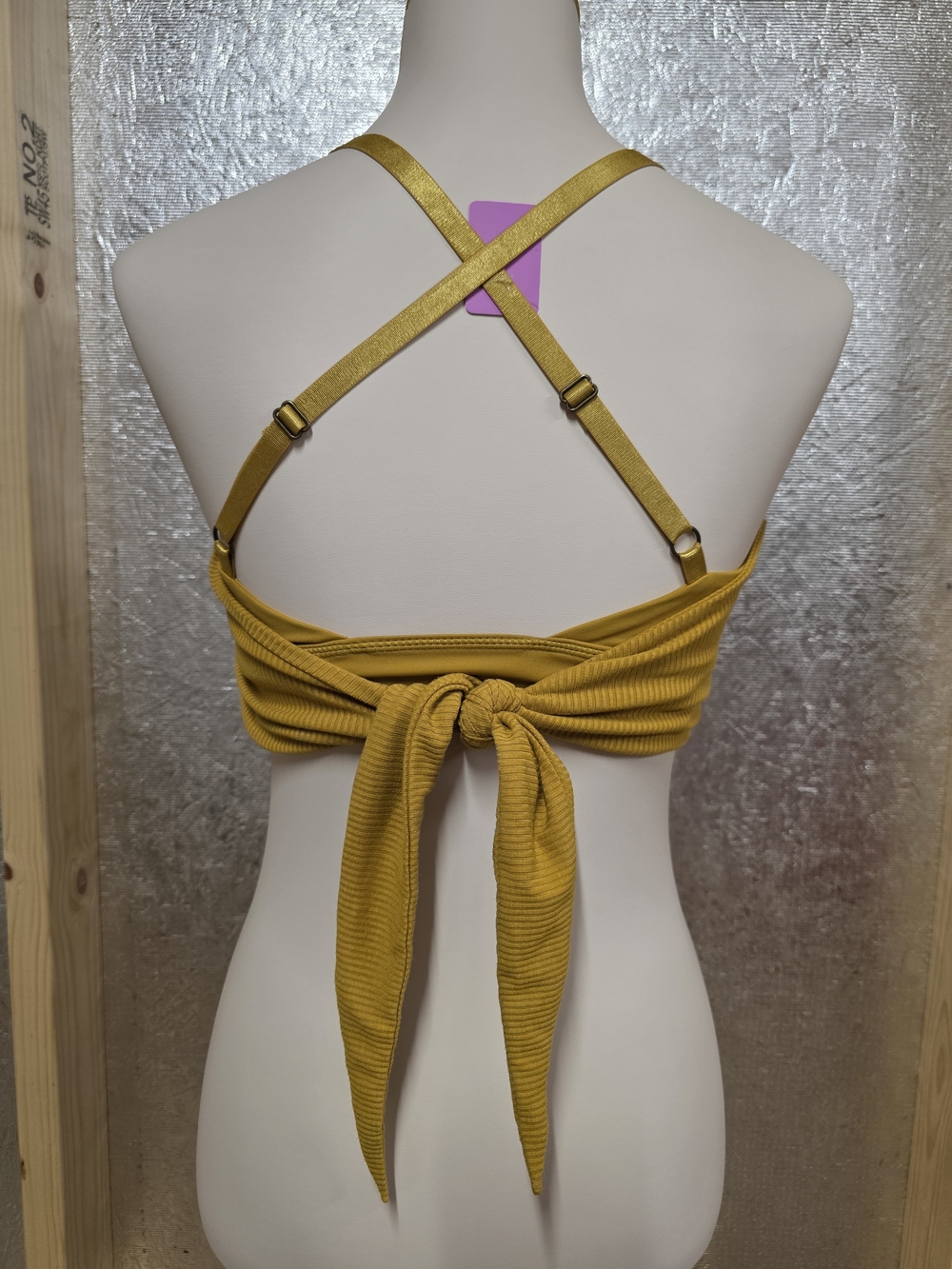 LOVE FITNESS Ribbed V-Neck Crop Top in Mustard Size Large - Picture 3 of 6